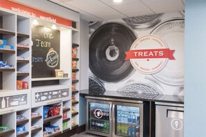 Snack bar - Hampton Inn Westfield (Westfield)