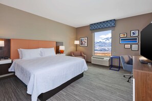 Desk, blackout drapes, iron/ironing board, cribs/infant beds - Hampton Inn & Suites Wells (Wells)