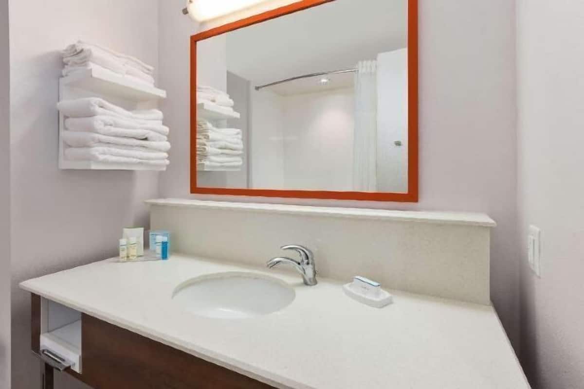 Bathroom | Free toiletries, hair dryer, towels