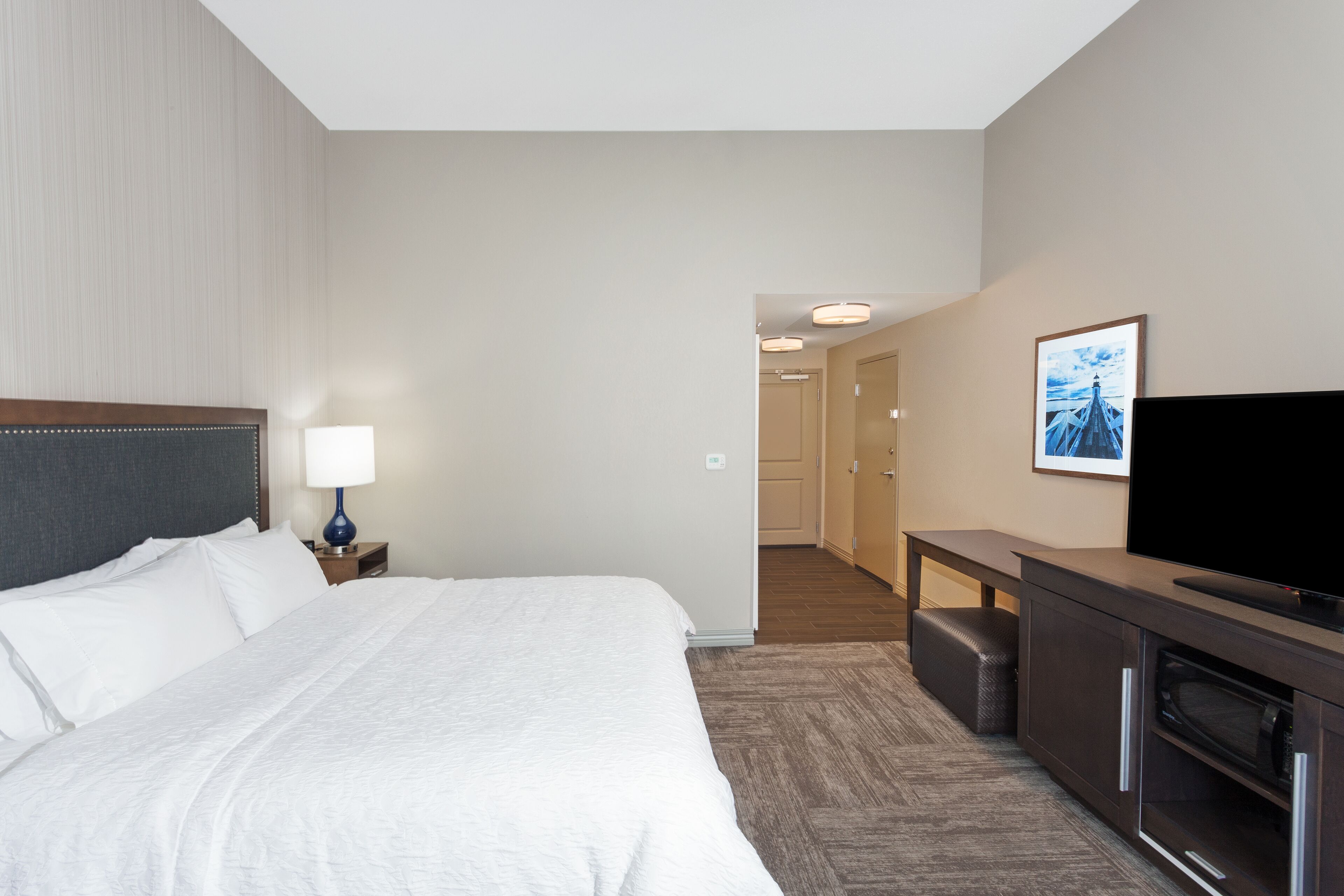 room, 1 king bed, accessible, non smoking (hearing) | in-room safe, individually decorated, individually furnished