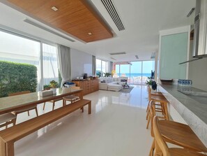 Familievilla | Spiseområde på rommet