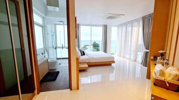 Family Villa | 6 bedrooms, desk, free WiFi, bed sheets