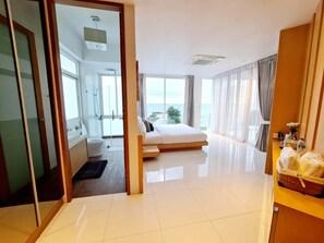 Family Villa | 6 bedrooms, desk, free WiFi, bed sheets - Kehadfa Signature (Cha-am)