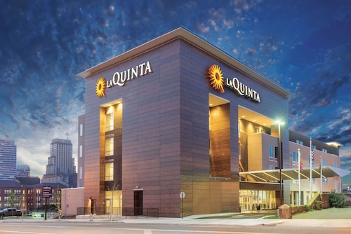 La Quinta Inn & Suites by Wyndham Memphis Downtown