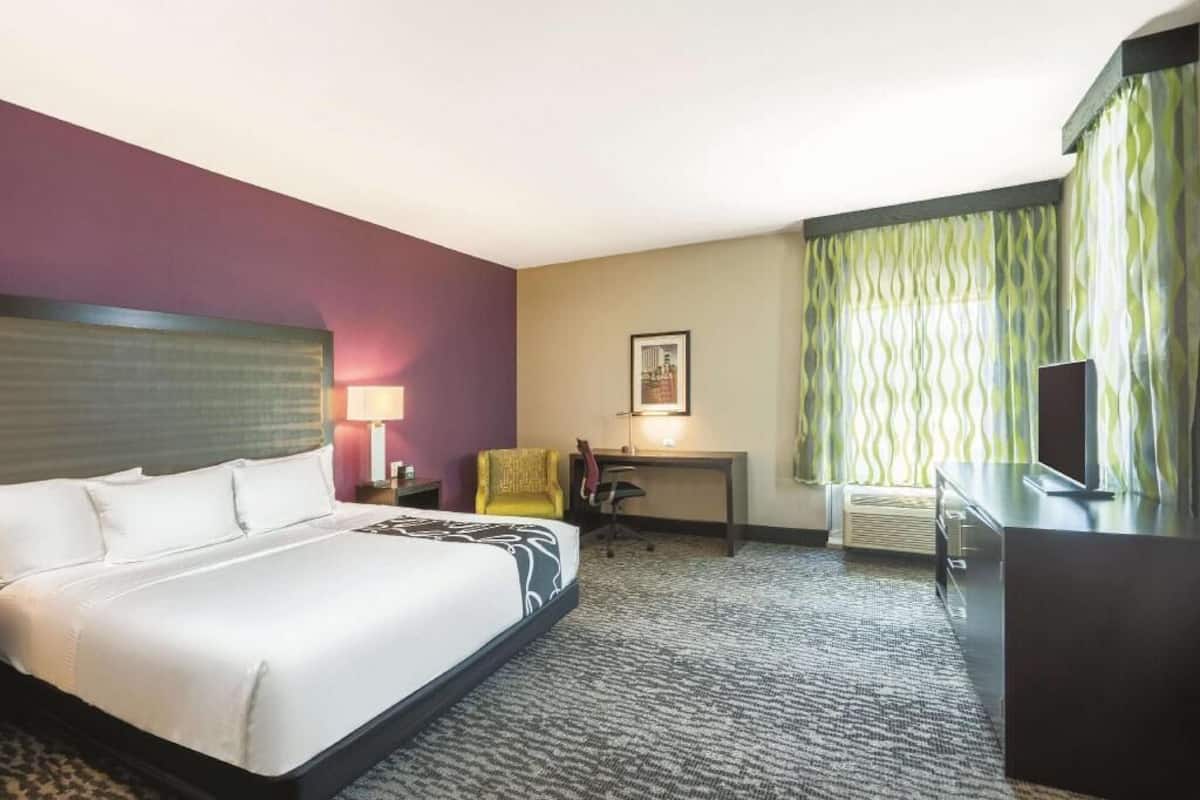 Pillowtop beds, desk, iron/ironing board, free WiFi