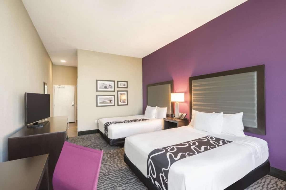 Pillowtop beds, desk, iron/ironing board, free WiFi