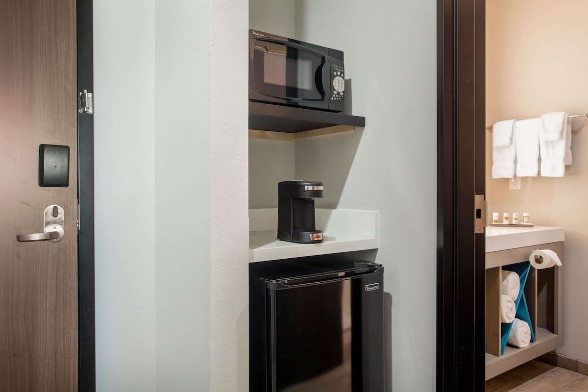 premium bedding, down duvets, pillow-top beds, desk