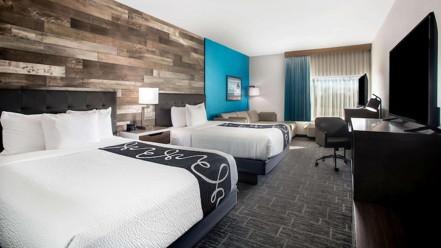 La Quinta Inn & Suites by Wyndham Pittsburg