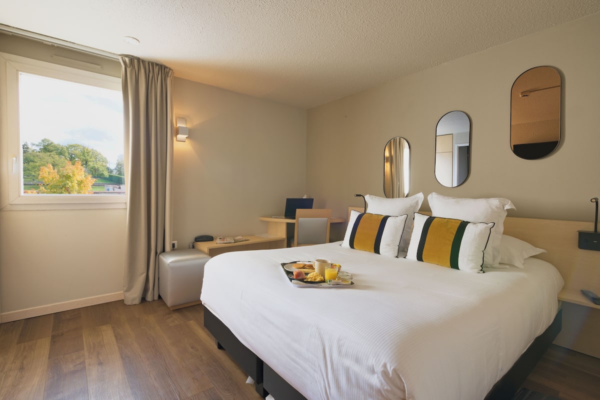 Double Room, 1 Double Bed | Desk, blackout drapes, soundproofing, free WiFi