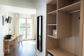Rideaux occultants, chambres insonorisées, Wi-Fi gratuit, draps fournis