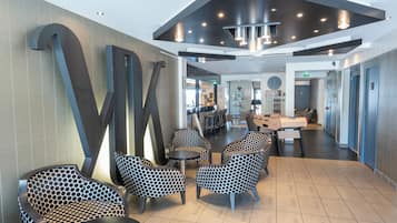 Coin salon dans le hall