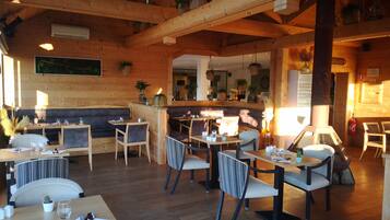 Se sirven almuerzos y cenas