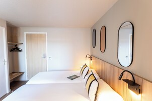 Habitación clásica con 2 camas individuales, 2 camas individuales | Cortinas opacas, sistema de insonorización, wifi gratis y ropa de cama
