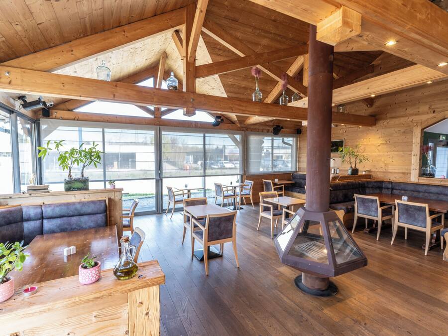 S'hi serveixen dinars i sopars