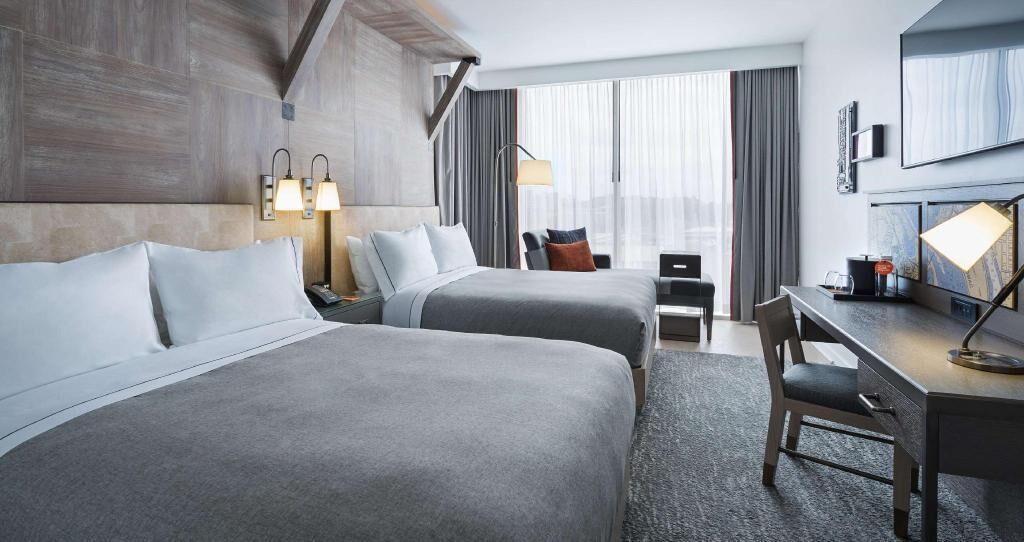 Premium bedding, in-room safe, desk, laptop workspace