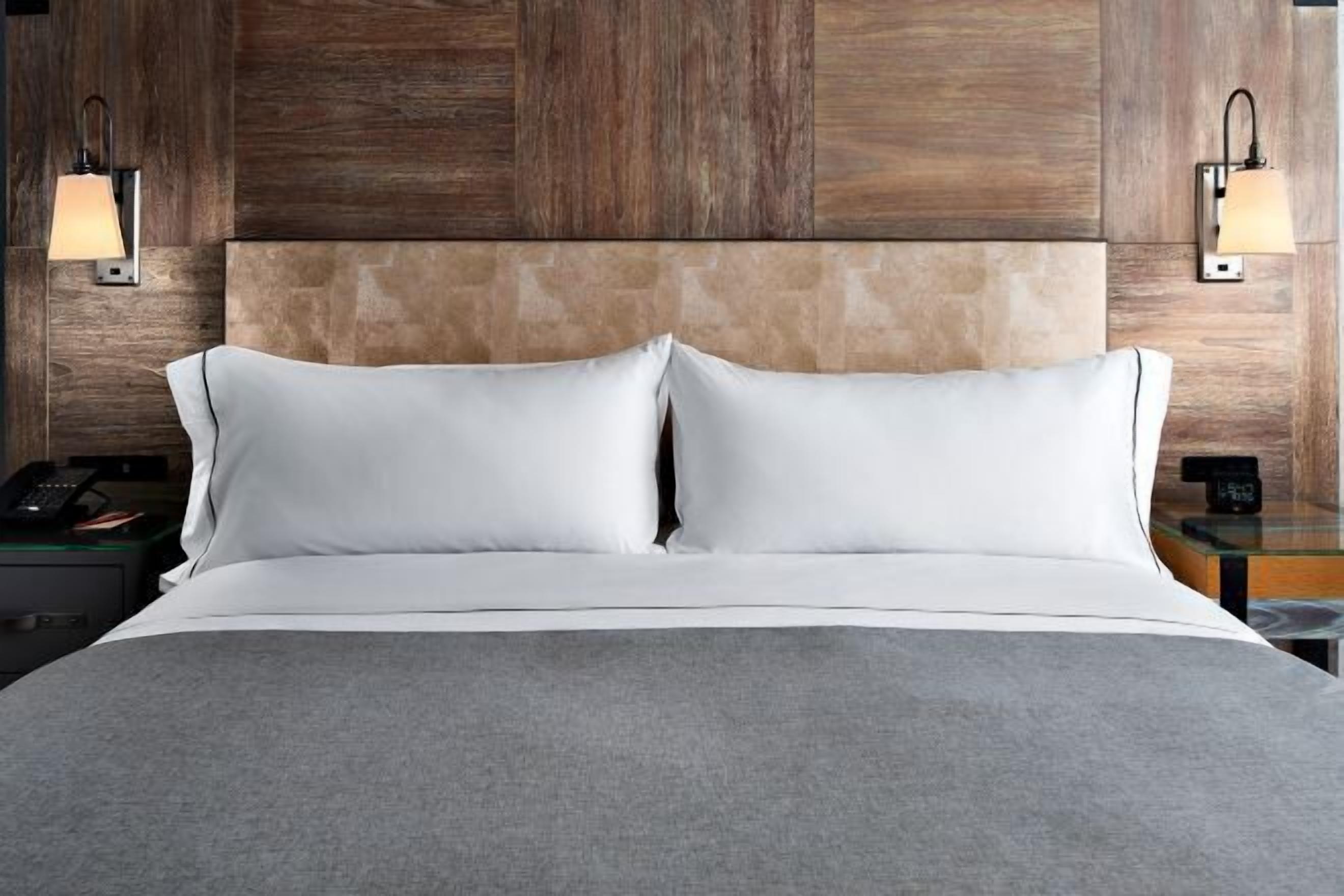 Literie de qualité supérieure, coffres-forts dans les chambres, bureau