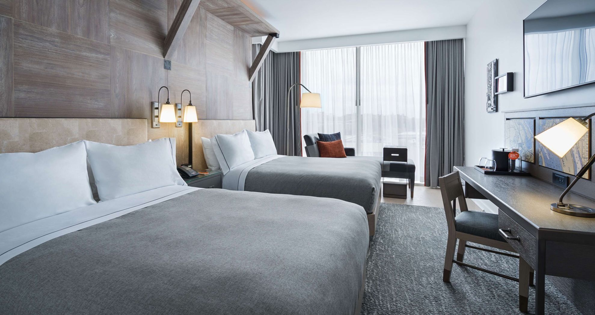 Premium bedding, in-room safe, desk, laptop workspace