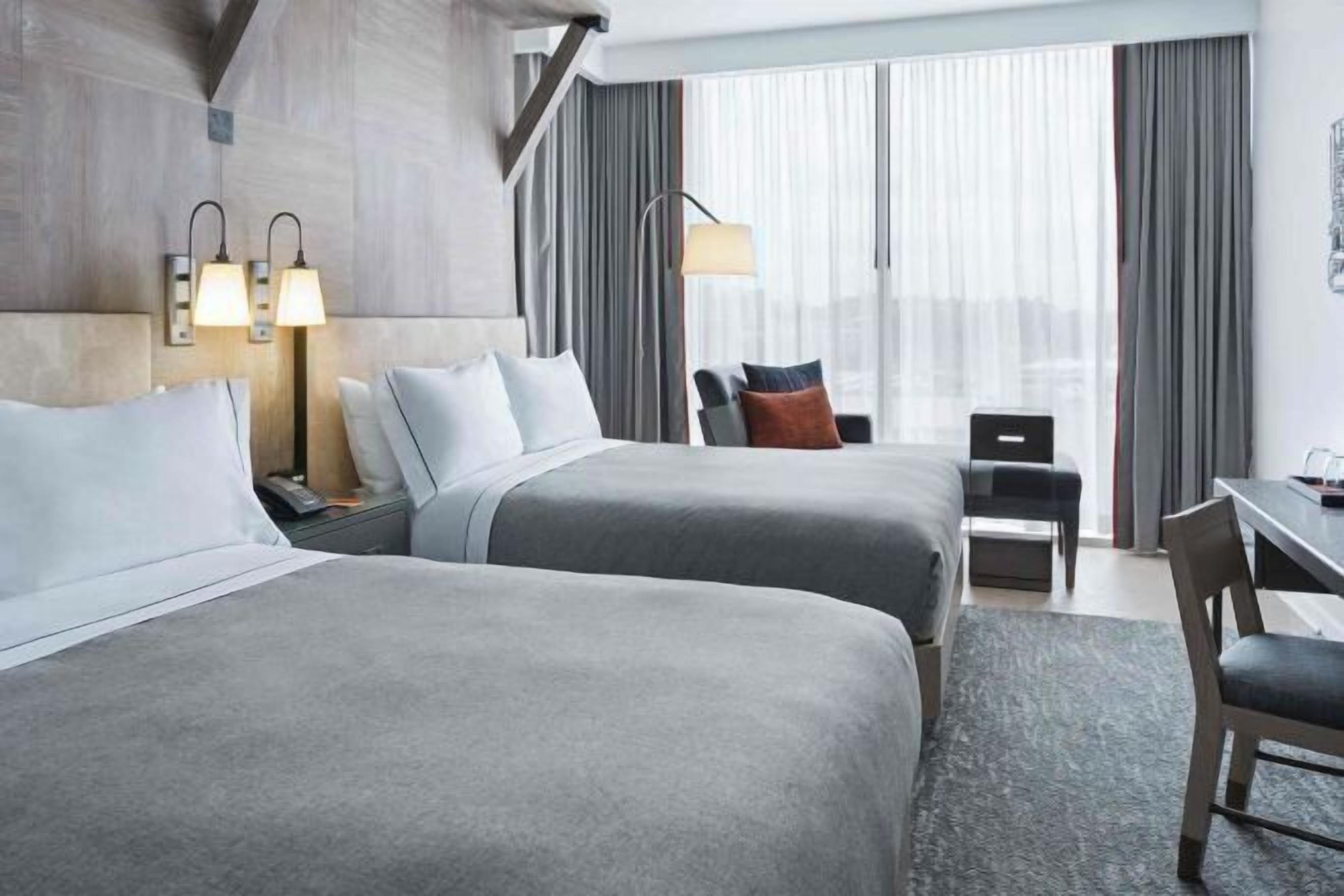 Literie de qualité supérieure, coffres-forts dans les chambres, bureau