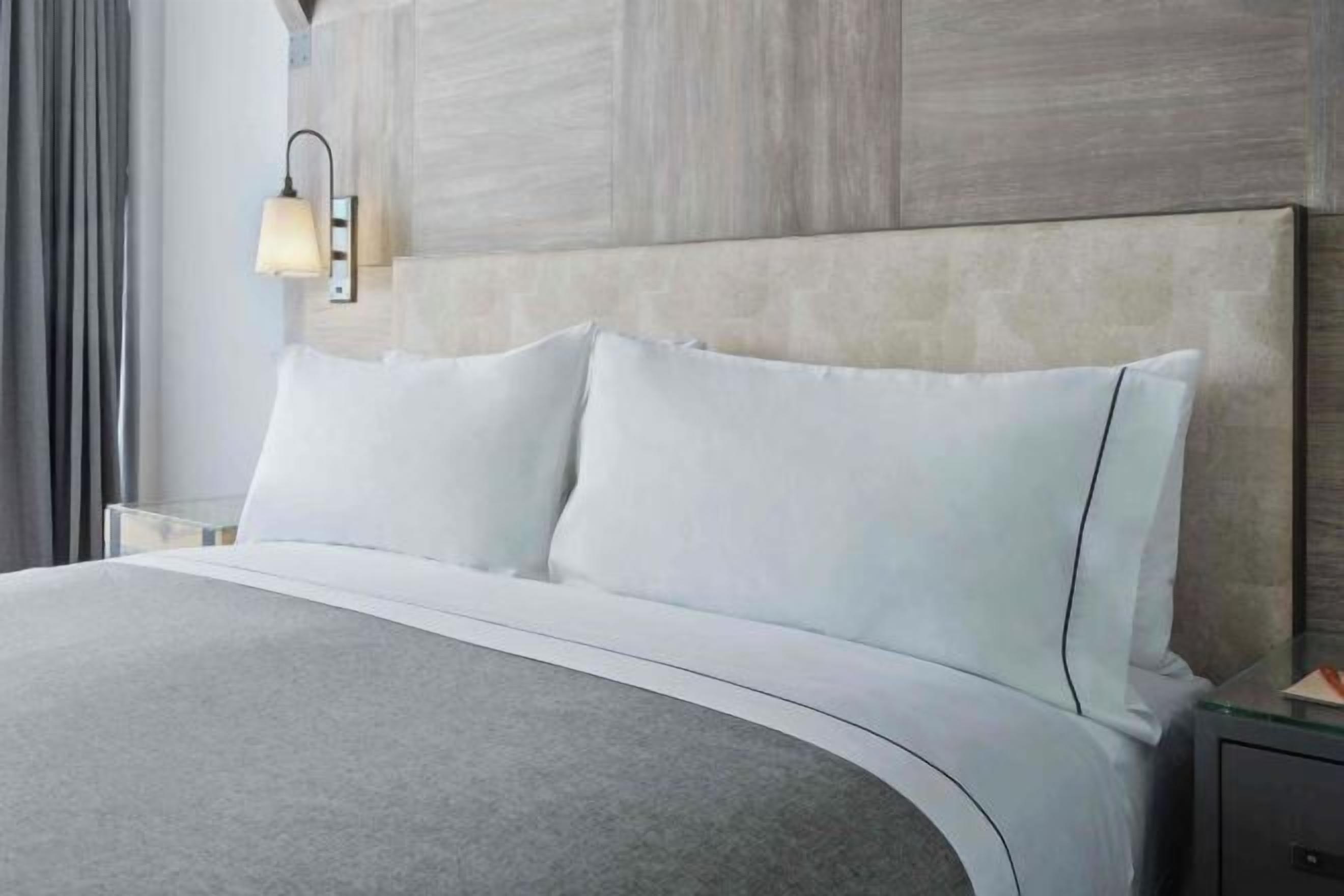 Literie de qualité supérieure, coffres-forts dans les chambres, bureau