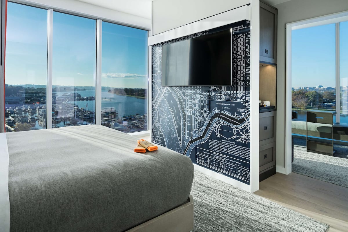 Studio Suite, 1 King Bed, Non Smoking, River View | Premium bedding, in-room safe, desk, laptop workspace