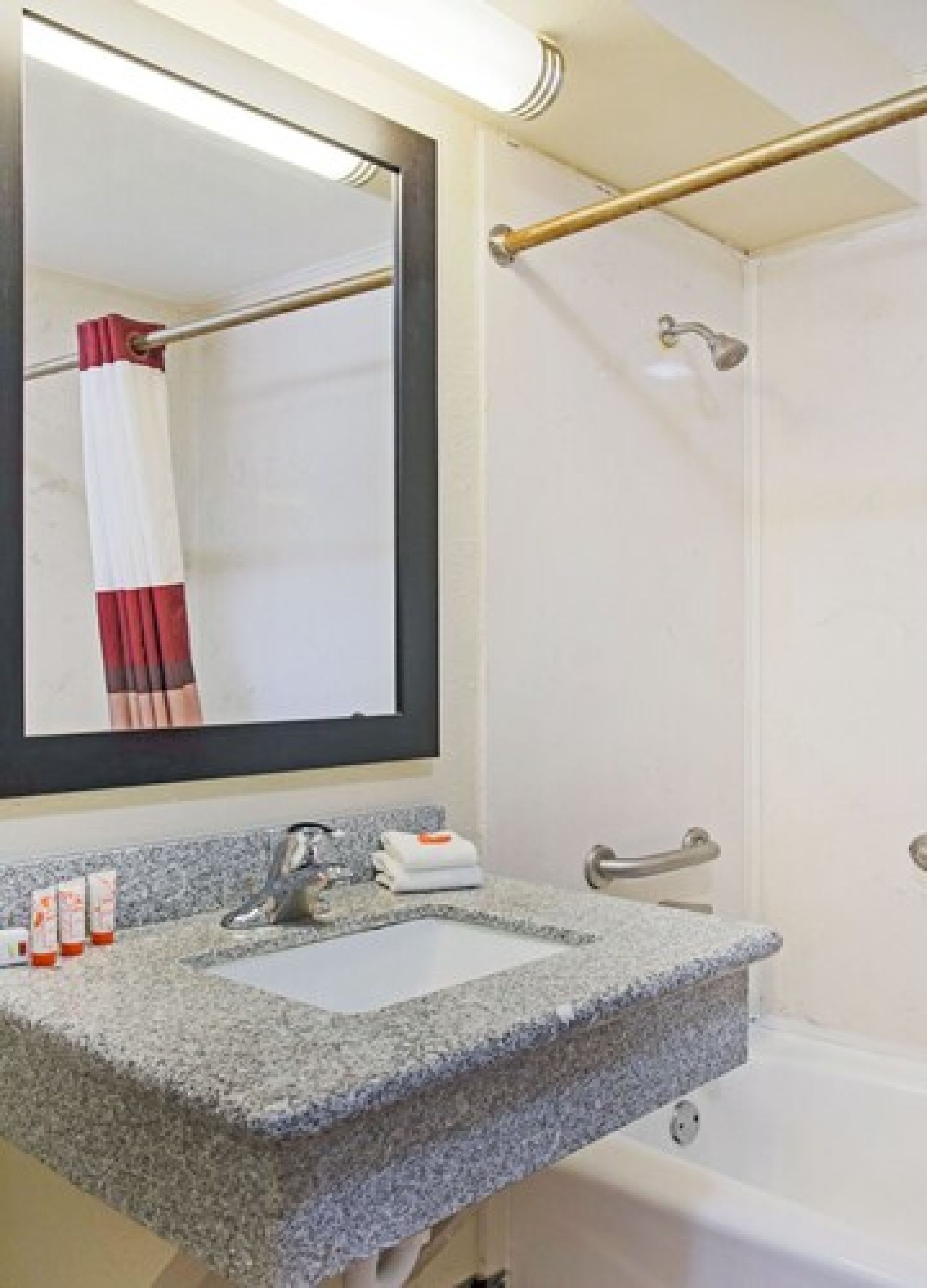 free toiletries, towels