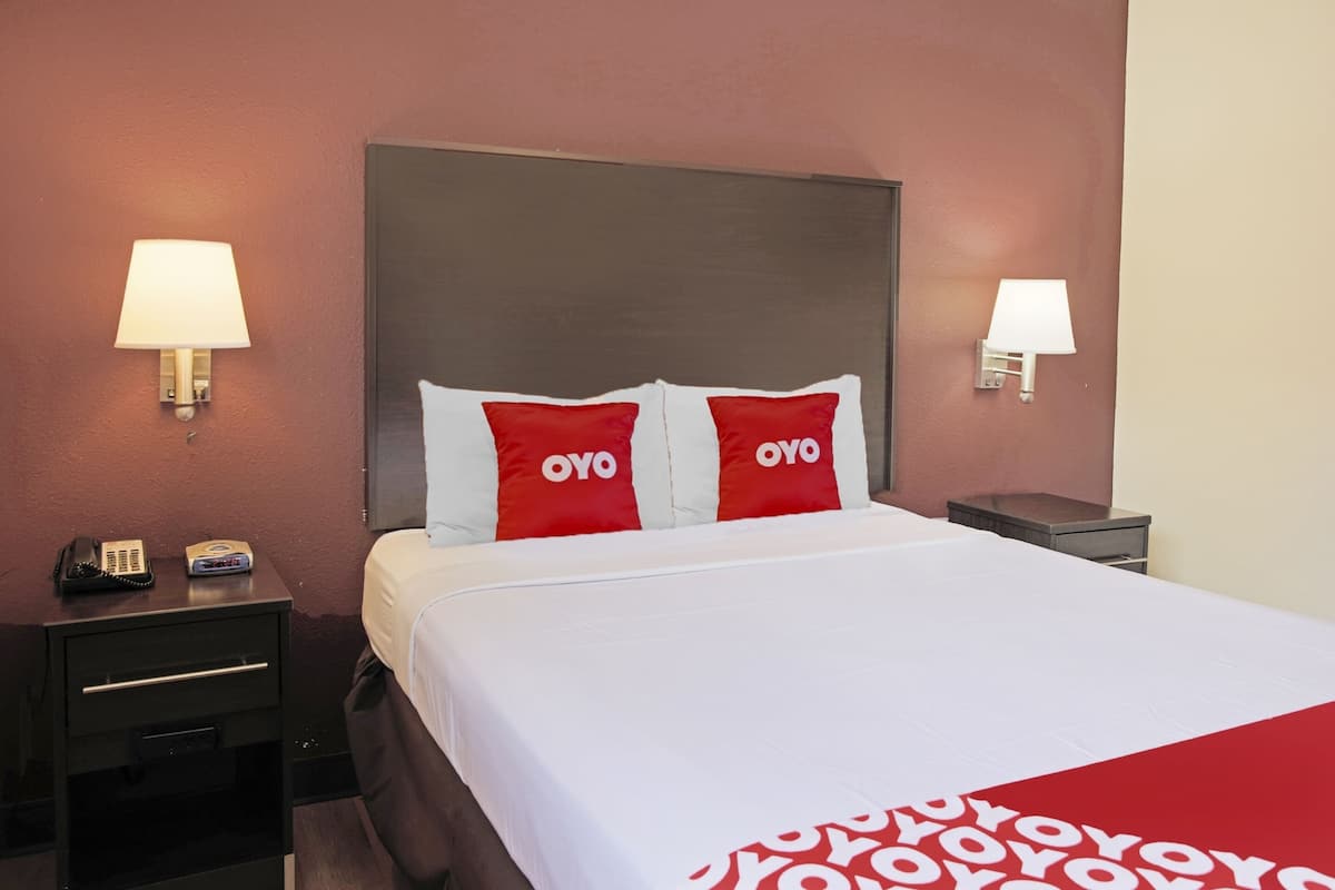 suite, 2 bedrooms | desk, iron/ironing board, free wifi, bed sheets