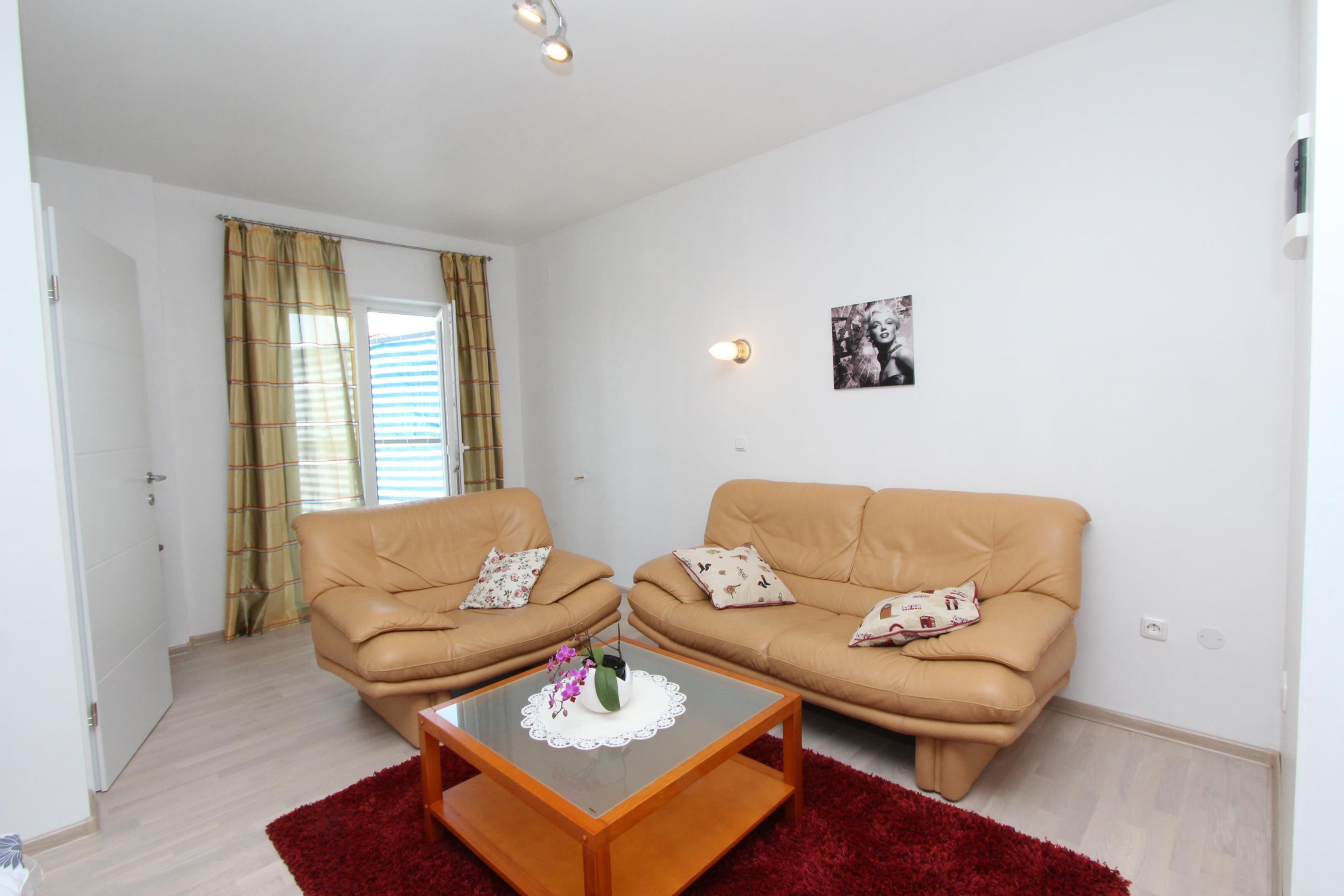 Comfort studio, 1 tweepersoonsbed, balkon | Woonruimte | Televisie
