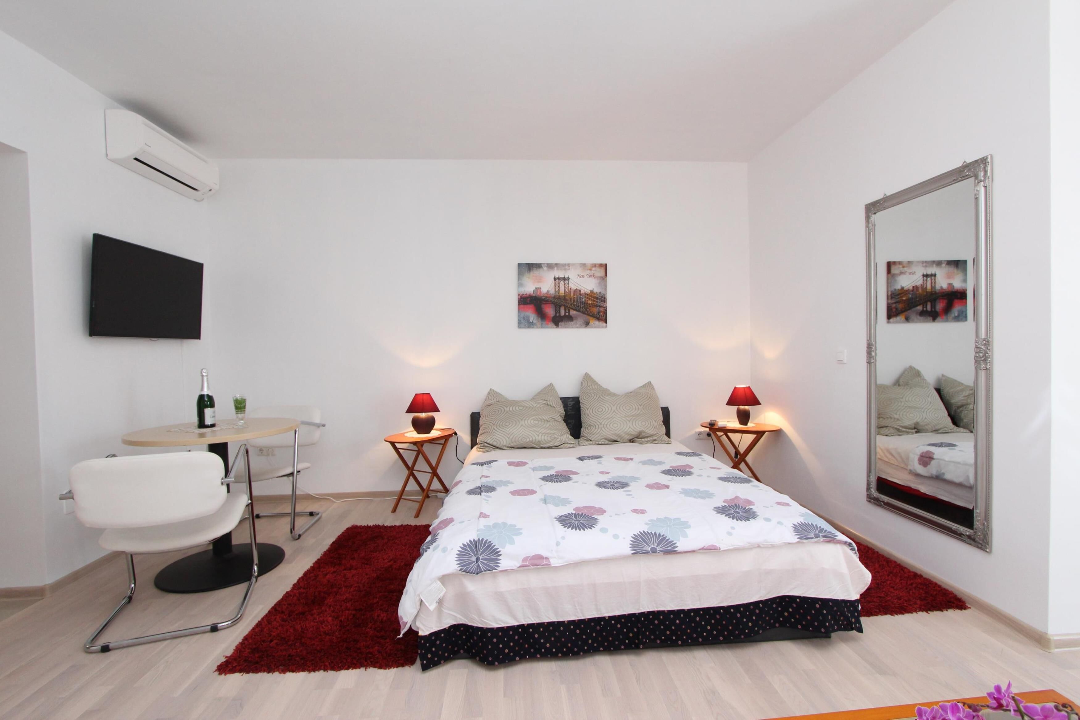 Comfort Studio, 1 Double Bed, Balcony | Iron/ironing board, free WiFi, bed sheets