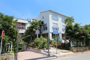 İç mekân girişi