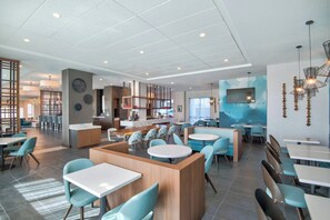 Free daily continental breakfast - TownePlace Suites by Marriott Miami Airport (Miami)