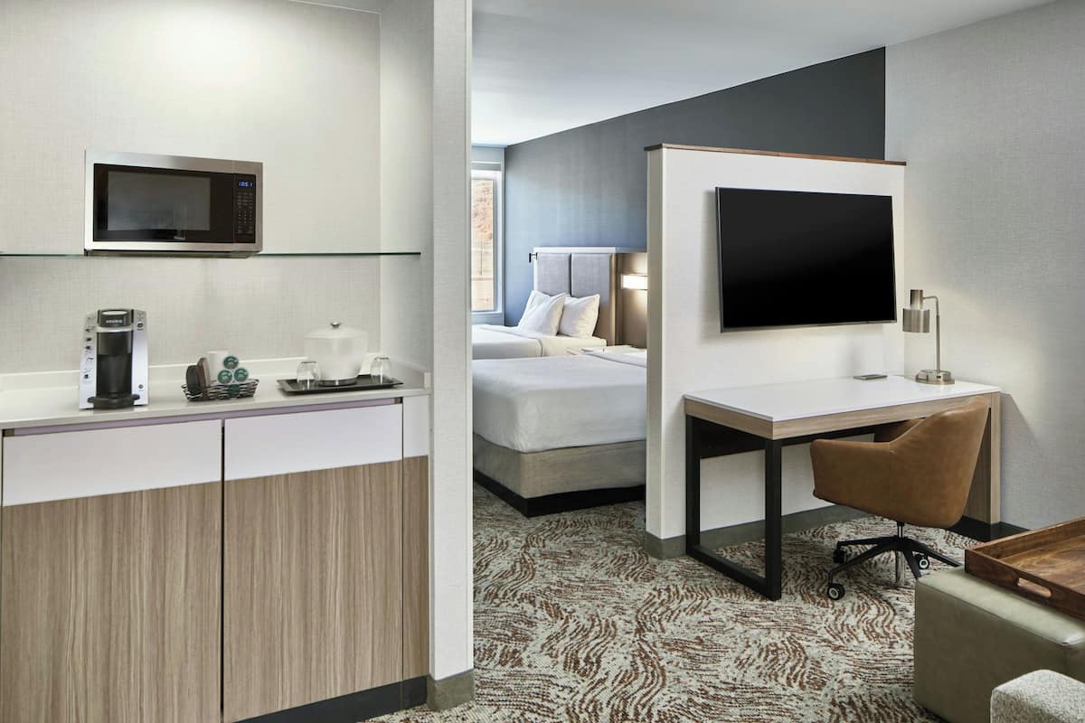 Premium bedding, in-room safe, desk, laptop workspace