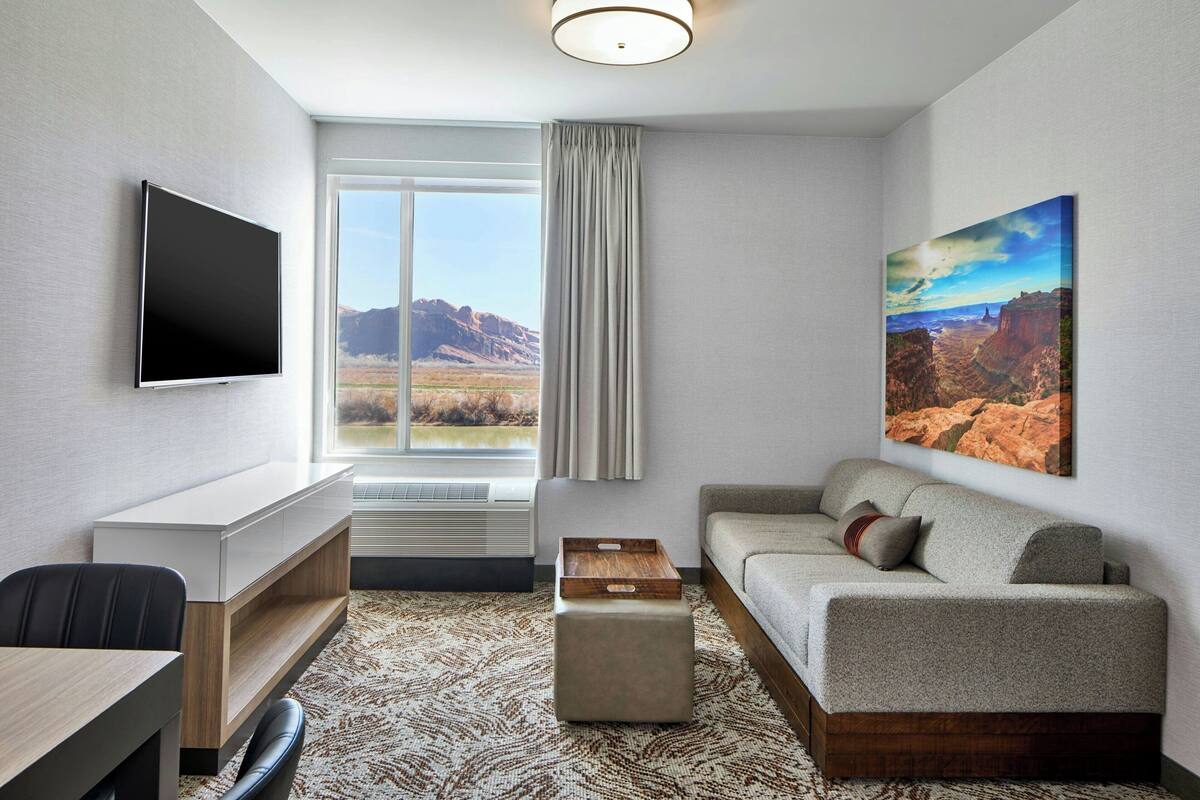Premium bedding, in-room safe, desk, laptop workspace