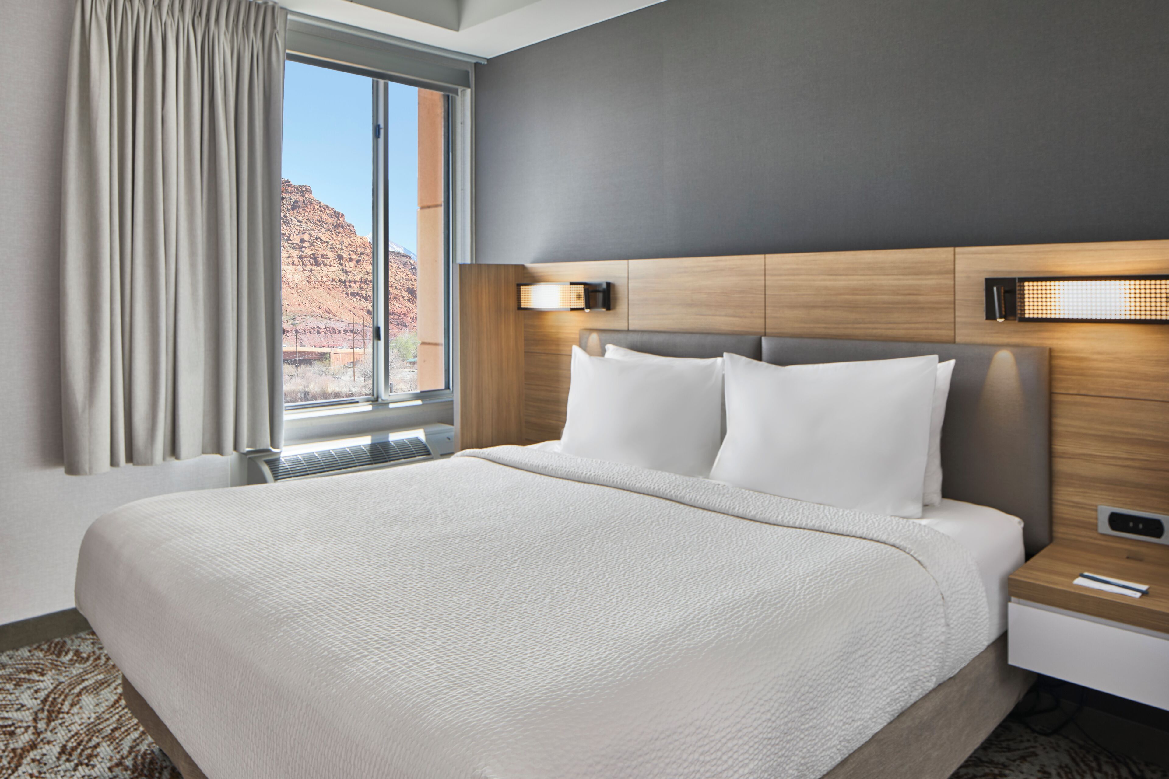 Premium bedding, in-room safe, desk, laptop workspace