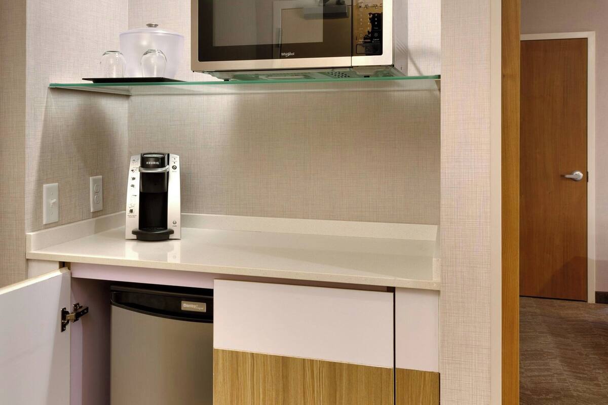 1 bedroom, premium bedding, in-room safe, desk