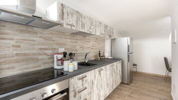 Camera familiare (raggiungibile con due rampe di scale) | Private kitchen | Fridge, espresso maker, coffee/tea maker, electric kettle