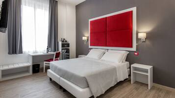 Deluxe Double Room, Hot Tub | 1 bedroom, down comforters, pillowtop beds, minibar