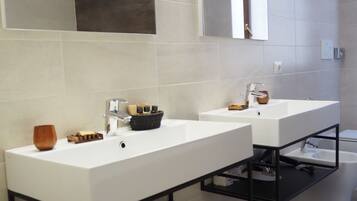 Deluxe Double Room, Hot Tub | Bathroom | Free toiletries, hair dryer, slippers, bidet