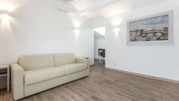 Camera familiare (raggiungibile con due rampe di scale) | Living room