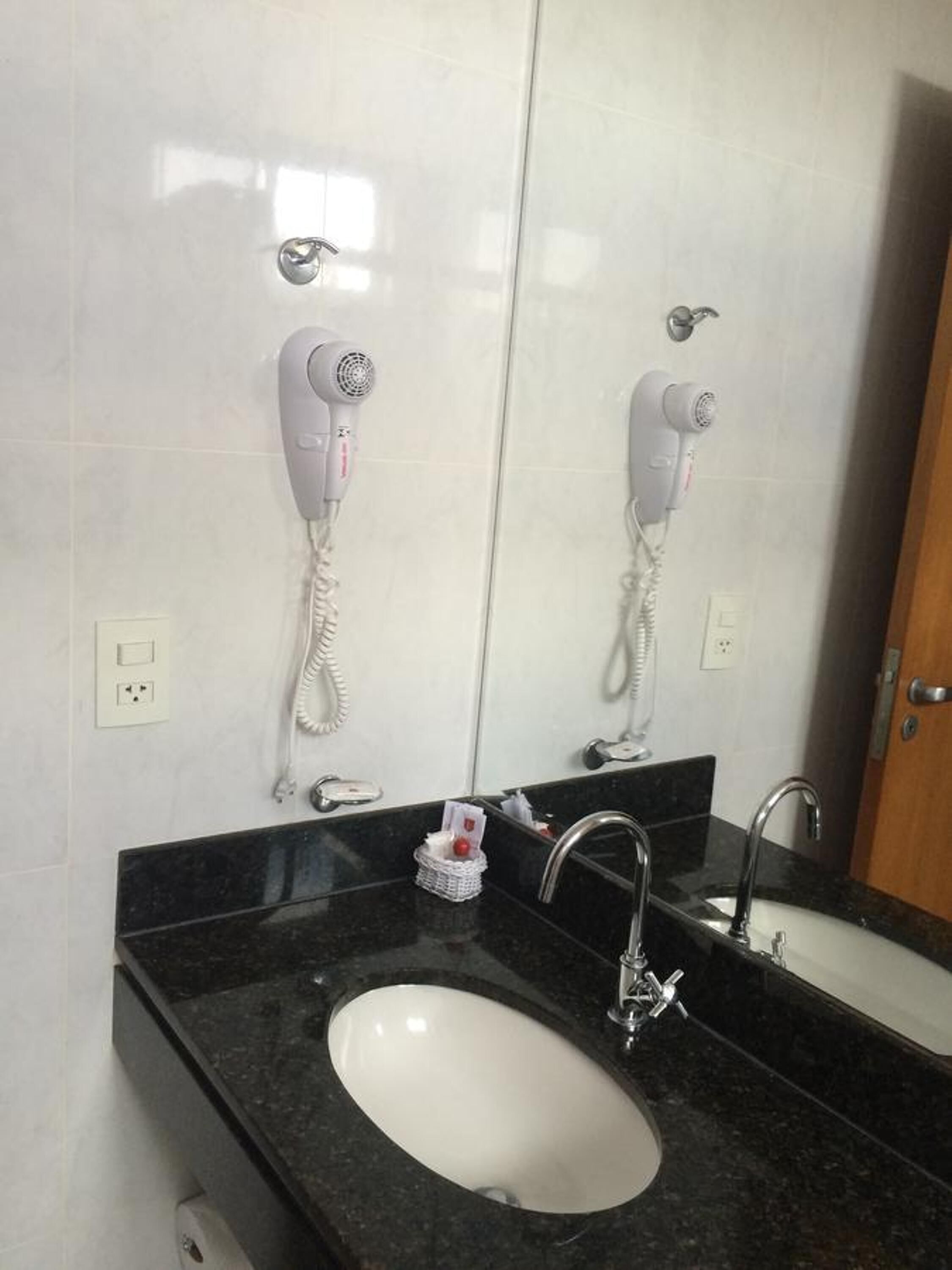 deluxe double room | bathroom | shower, free toiletries, hair dryer, towels