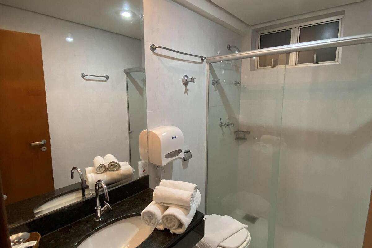 shower, free toiletries, hair dryer, towels