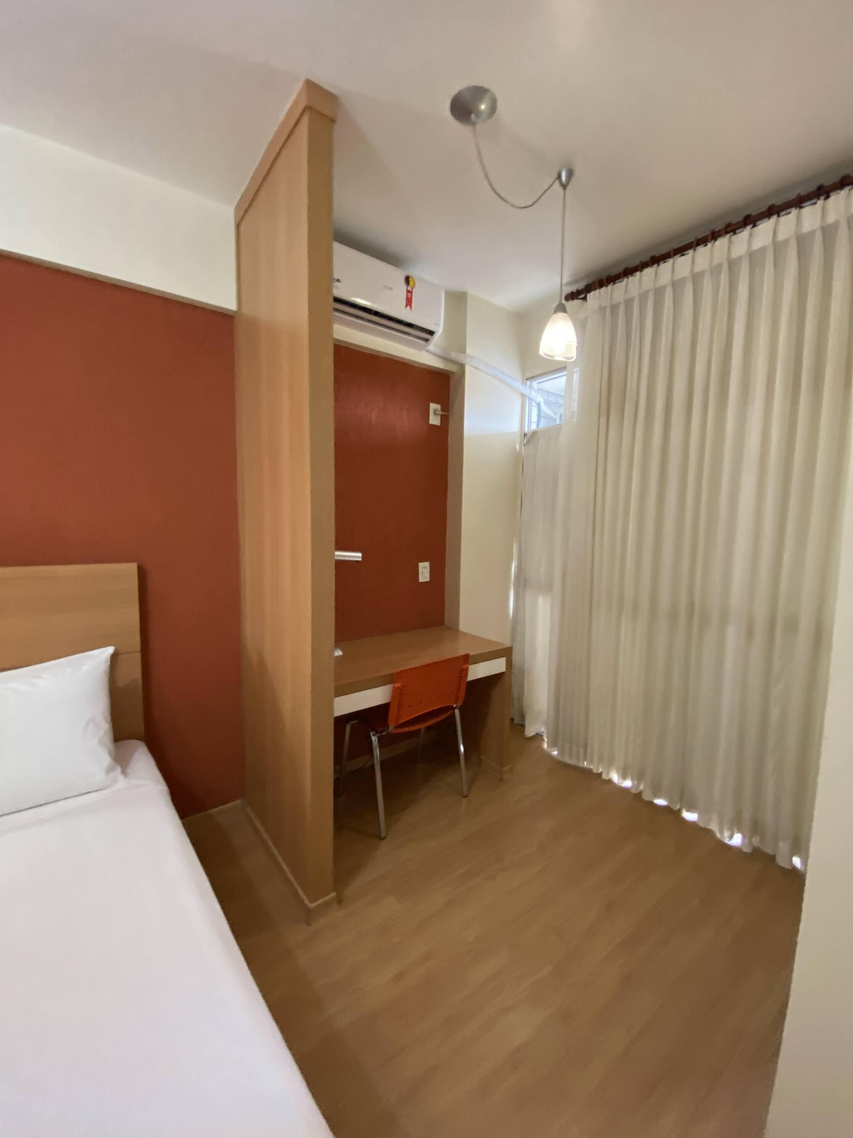 deluxe room | minibar, in-room safe, blackout curtains, soundproofing