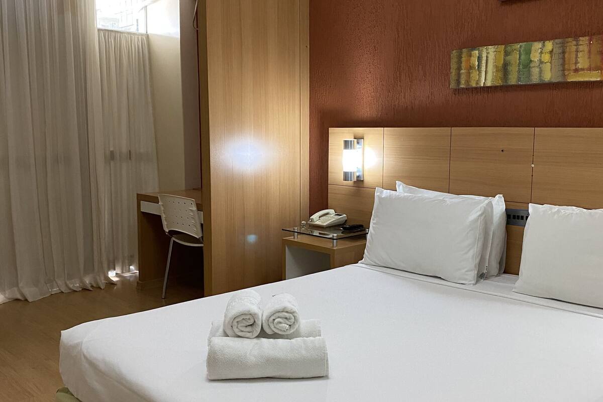 deluxe double room | minibar, in-room safe, blackout curtains, soundproofing