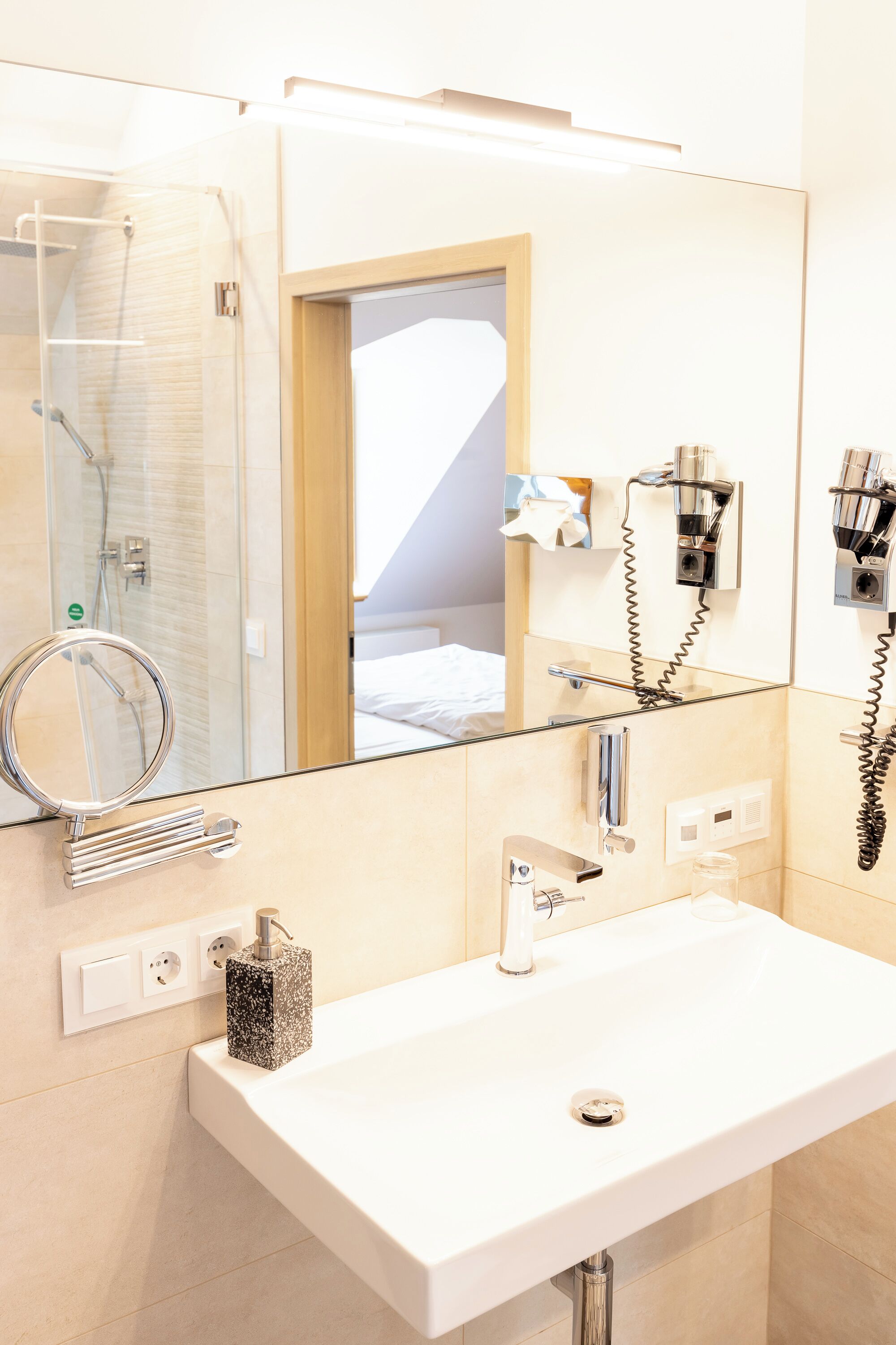 comfort single room (mansard) | bathroom | free toiletries, hair dryer, bathrobes, slippers