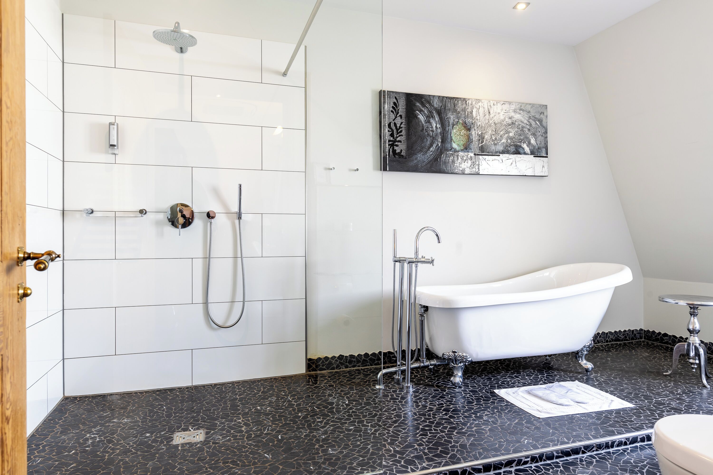 comfort double room (paulus) | bathroom | free toiletries, hair dryer, bathrobes, slippers