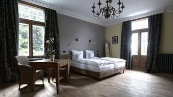 Allergikerbettwaren, Minibar, Zimmersafe, individuell dekoriert