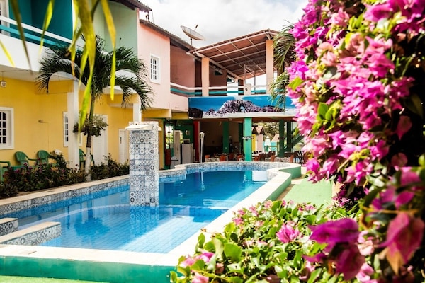 2 outdoor pools, pool loungers