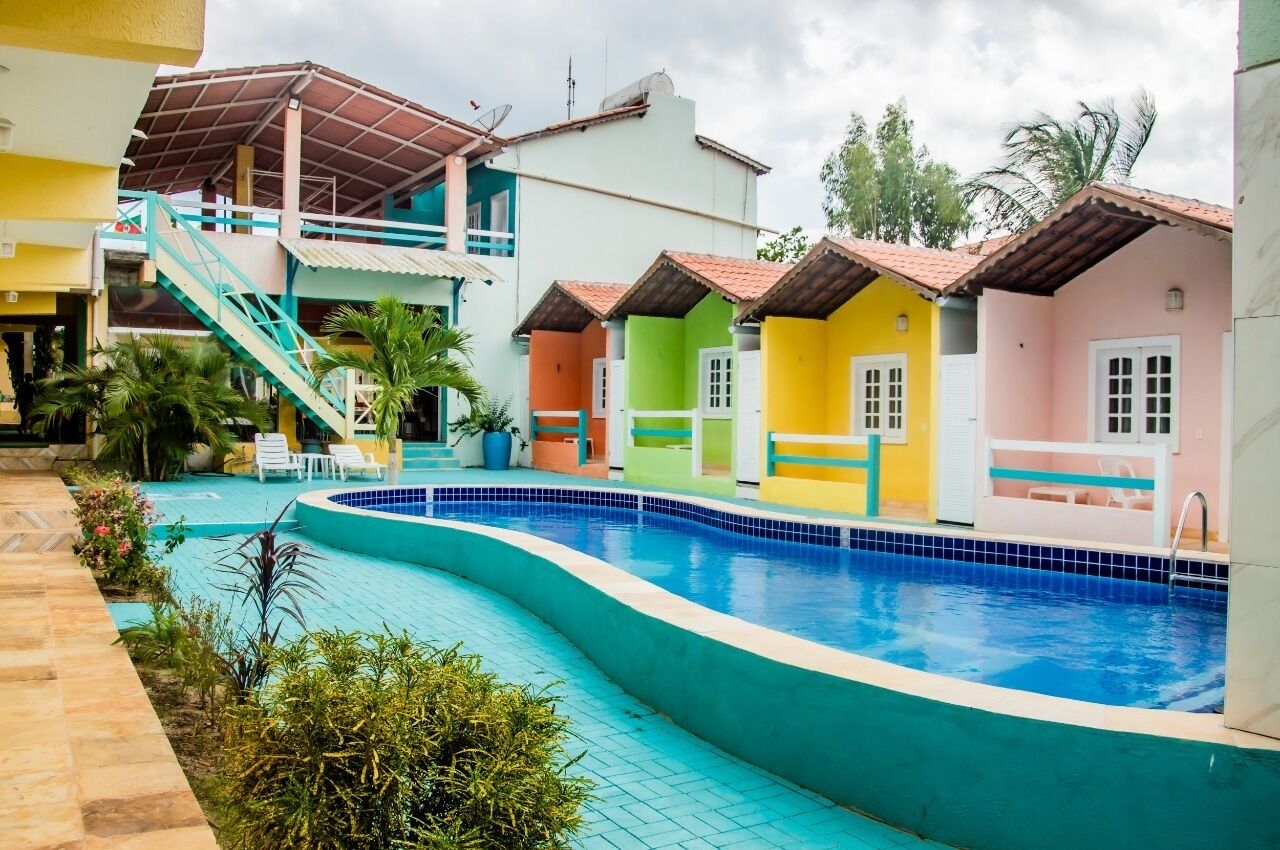 2 piscinas externas, espreguiçadeiras