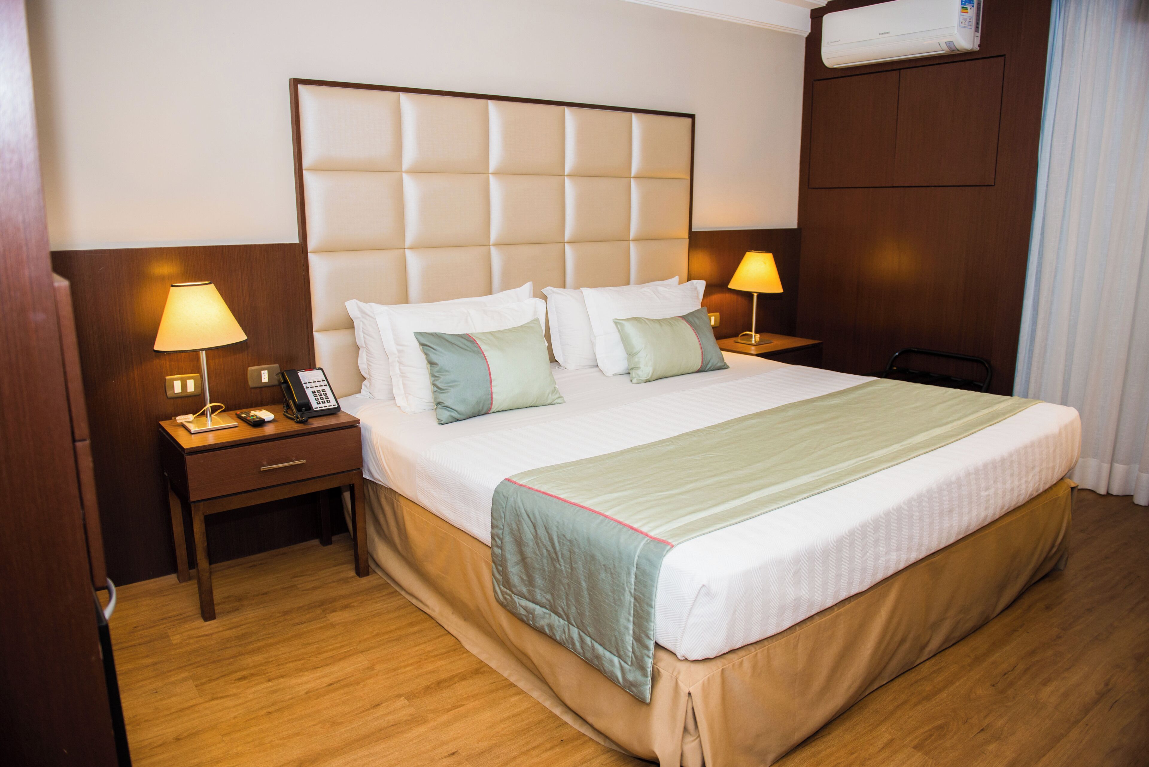 Habitación ejecutiva doble, 1 cama de matrimonio grande | Baño | Artículos de higiene personal gratuitos, secador de pelo y toallas