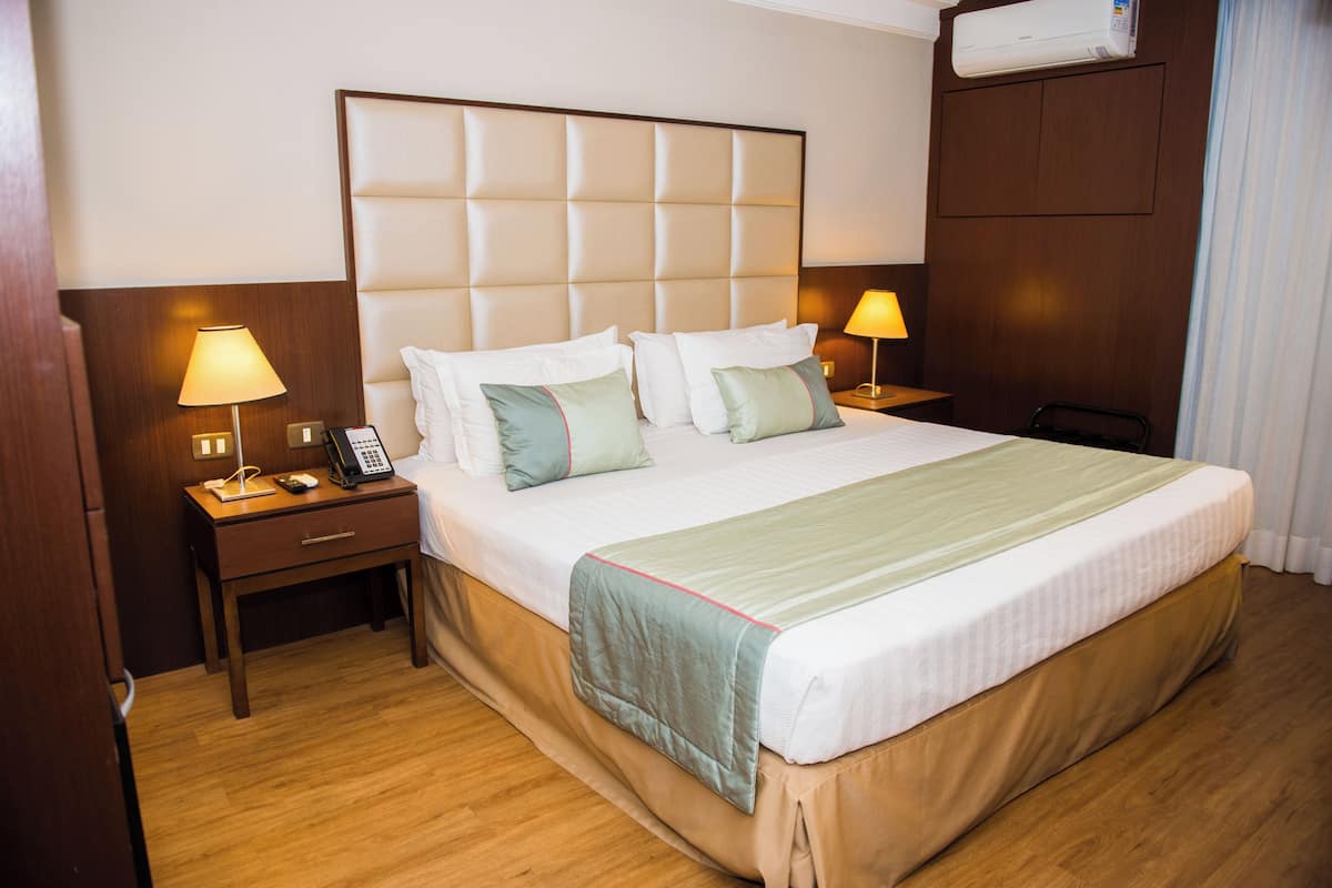 Executive Double Room, 1 King Bed | Bathroom