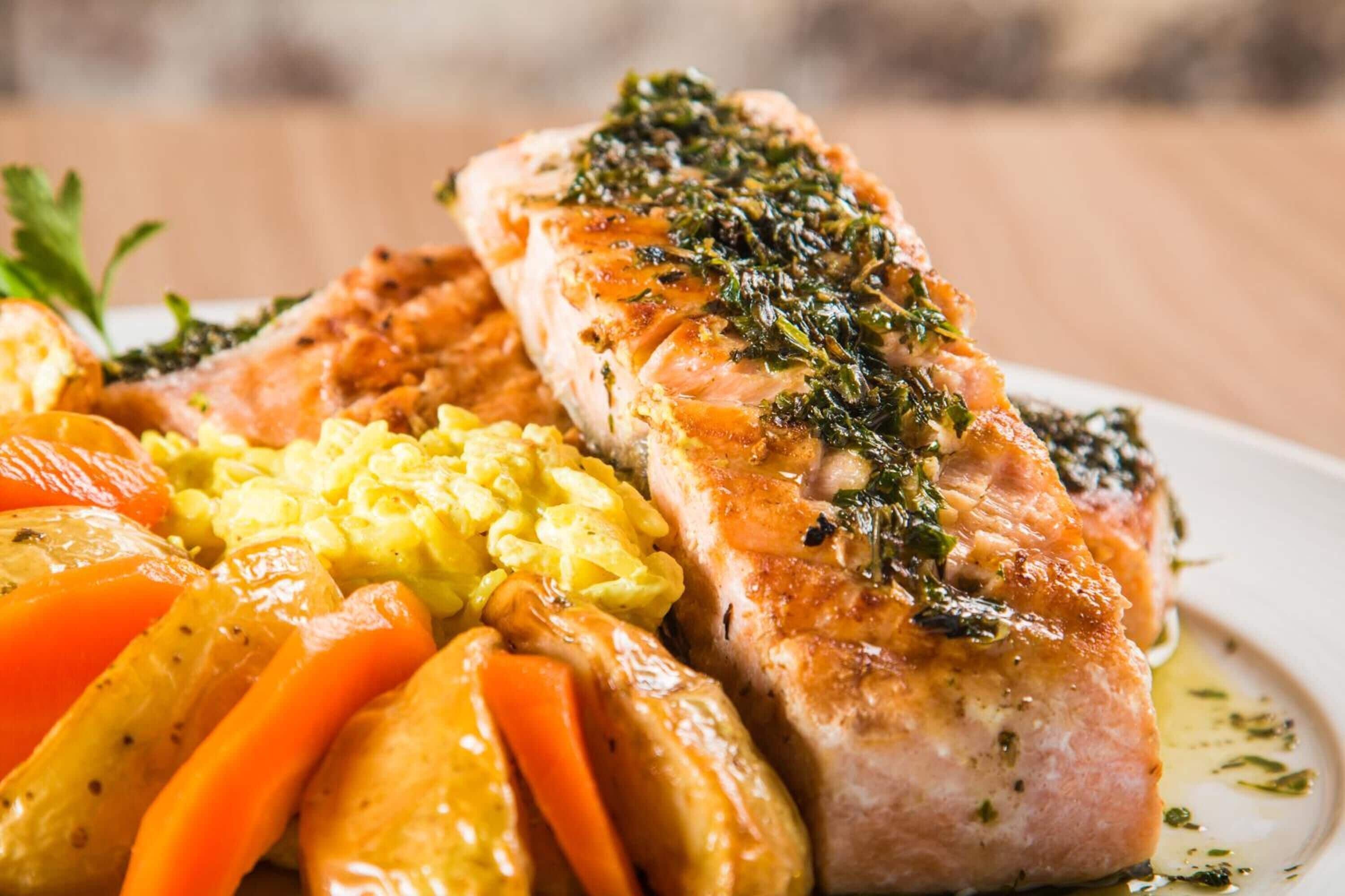 breakfast, lunch, dinner served; international cuisine